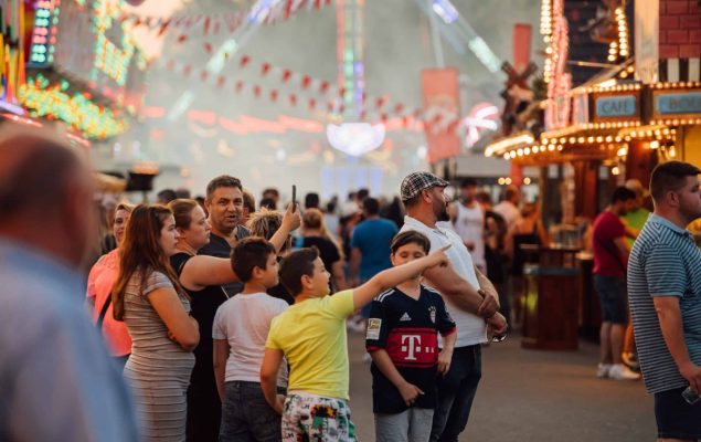 Besucher auf dem Pfalzfest 2023