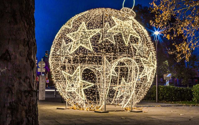 Leuchtobjekt begehbare Weihnachtskugel
